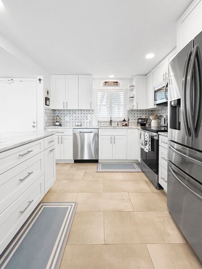 Building Photo - 4775 Cove Cir