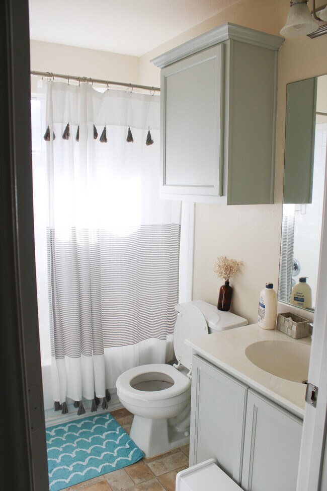 Bathroom 2 - 1607 Kemah Dr