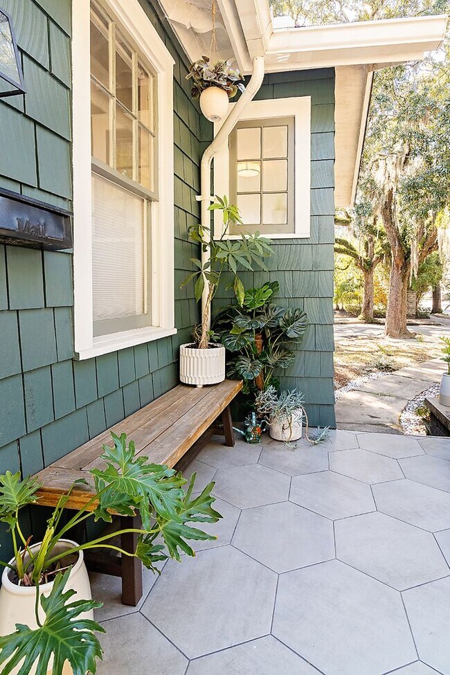 Building Photo - Bull St Bungalow