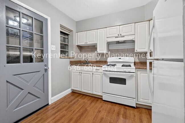 Building Photo - 7405 Olian Dr