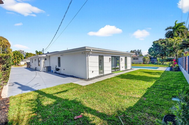 Building Photo - 1410 Beta Ct N