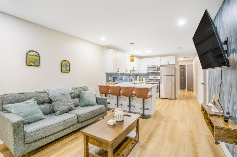 Building Photo - 1704 N Springfield Ave