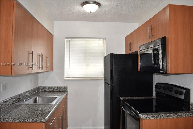 Building Photo - 932 Moffett St