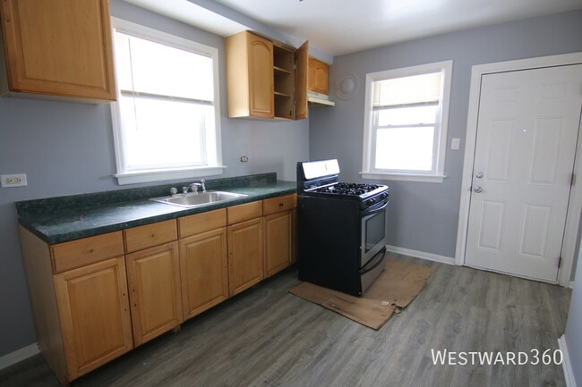 Building Photo - 14301 S Edbrooke Ave