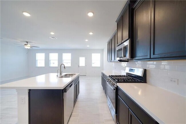 Building Photo - 215 Thurman Holt Rd