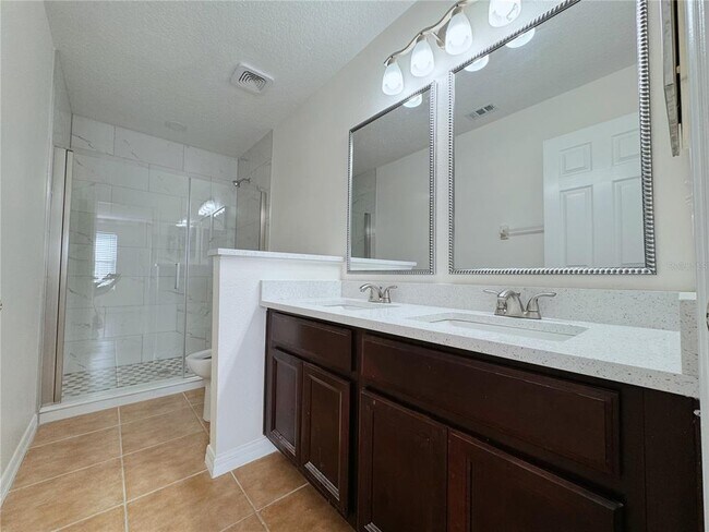 Building Photo - 760 Cresting Oak Cir