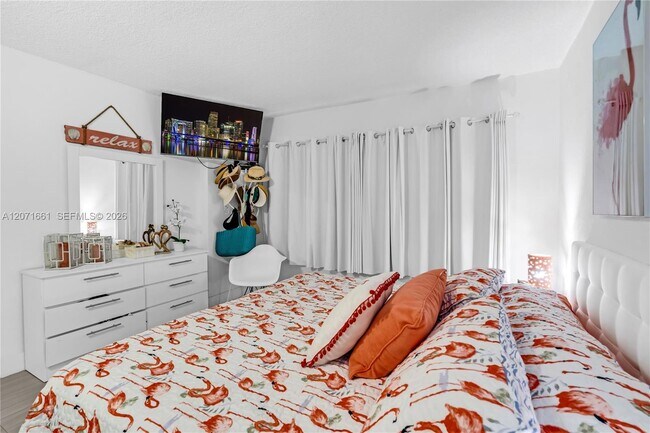 Building Photo - 455 Paradise Isle Blvd