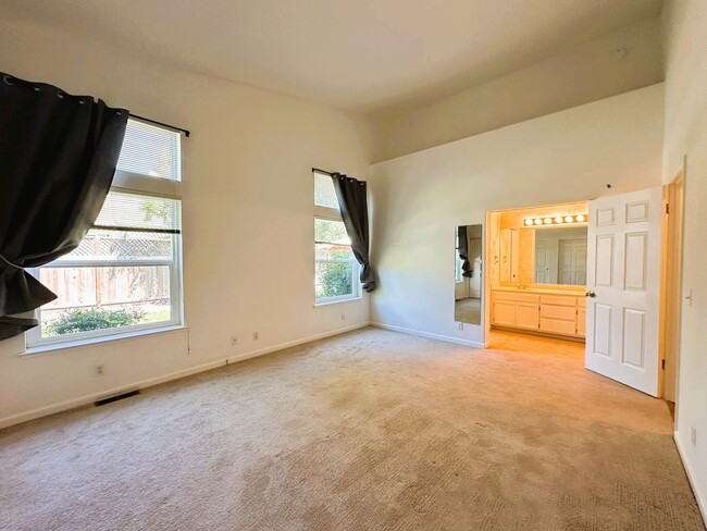 Building Photo - 2172 Dolen Pl