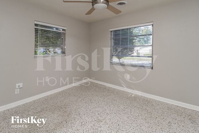 Building Photo - 909 Fort Ln Dr