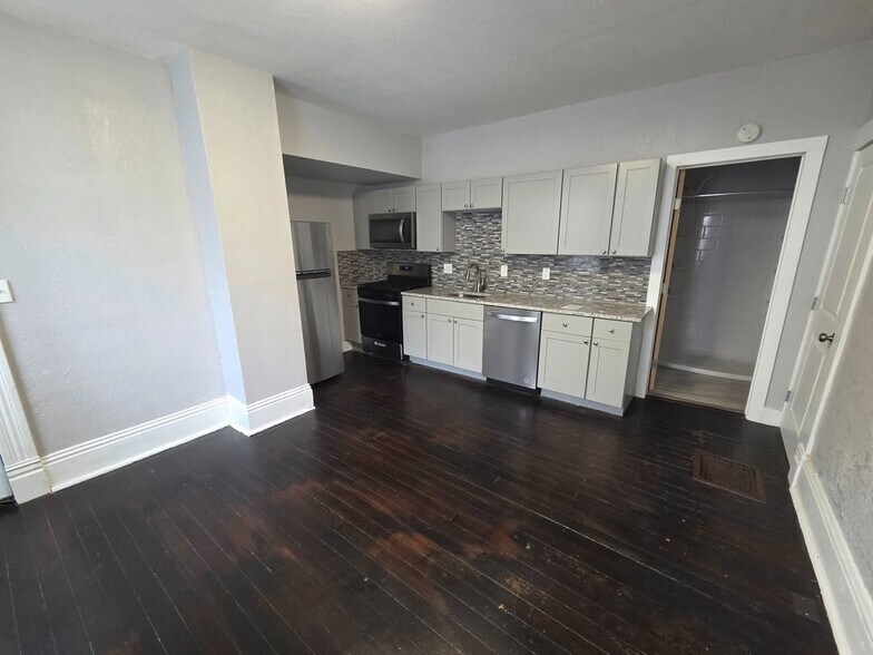 Primary Photo - 2321 Ashland Ave