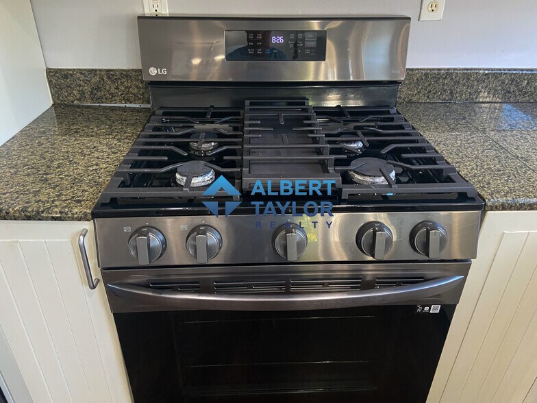 Building Photo - 19 Parker Hill Ave