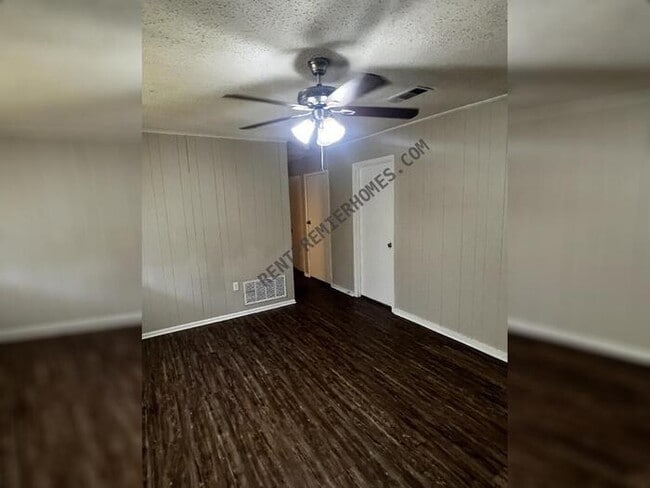 Building Photo - 6617 Whippoorwill Ln