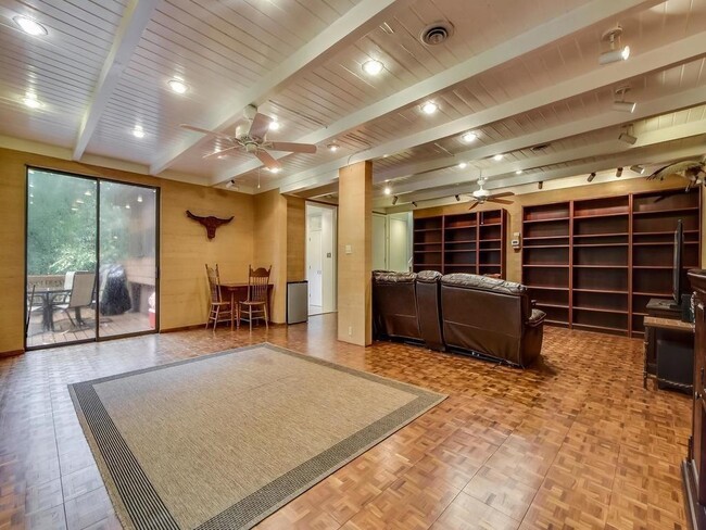 Building Photo - 800 Leonard St