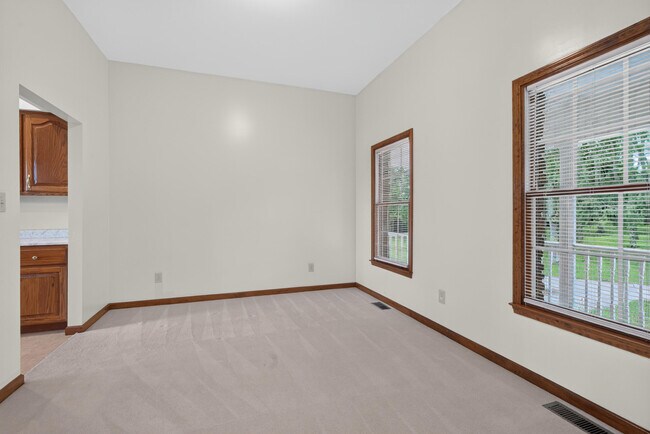 Building Photo - 133 Foxtail Dr