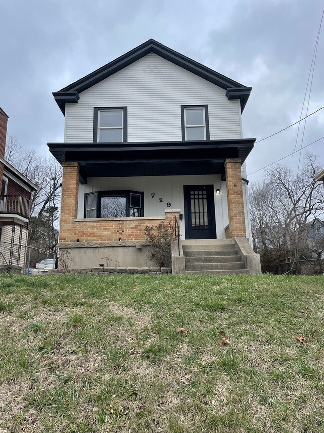 Building Photo - 729 Grand Ave