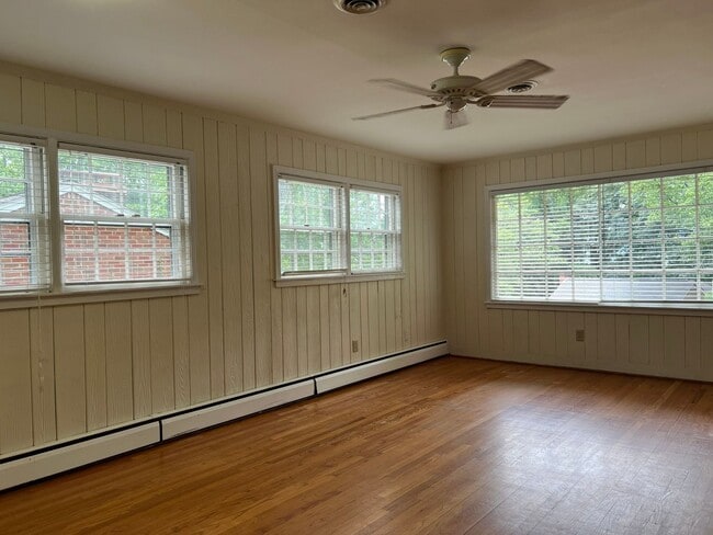 Building Photo - Heart of South Roanoke-3120 Stoneridge Road