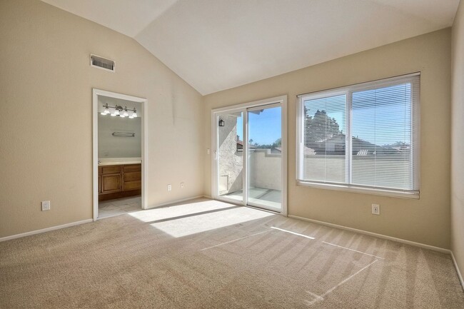 Building Photo - 3Bed/2Bath in Rancho Del Oro~ Ave Sevilla