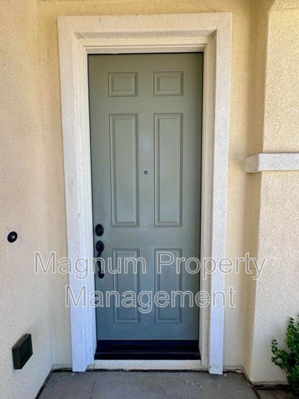 Building Photo - 34726 Yellow Root Ct