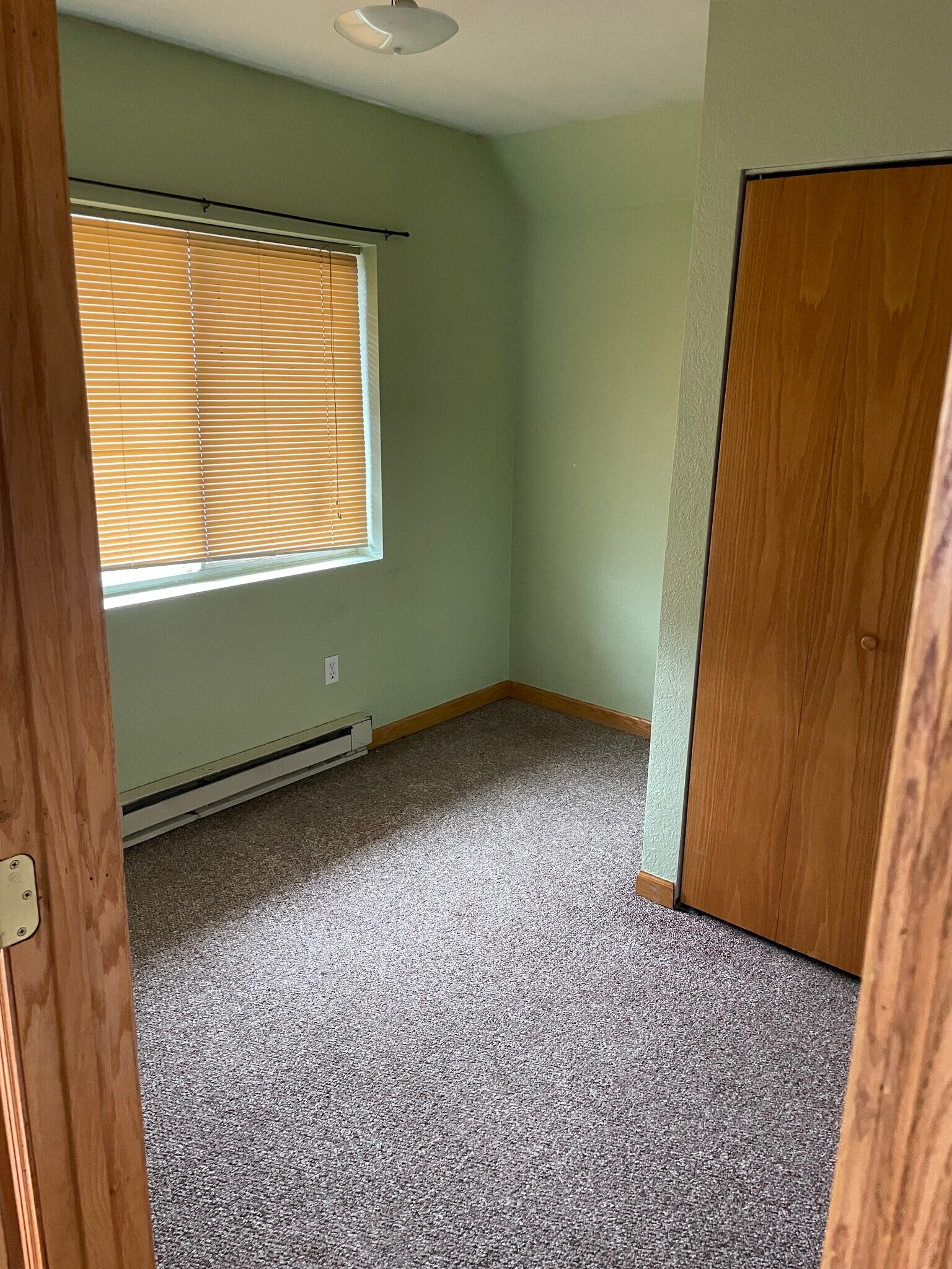 Front bedroom - 418 N 15th Ave E