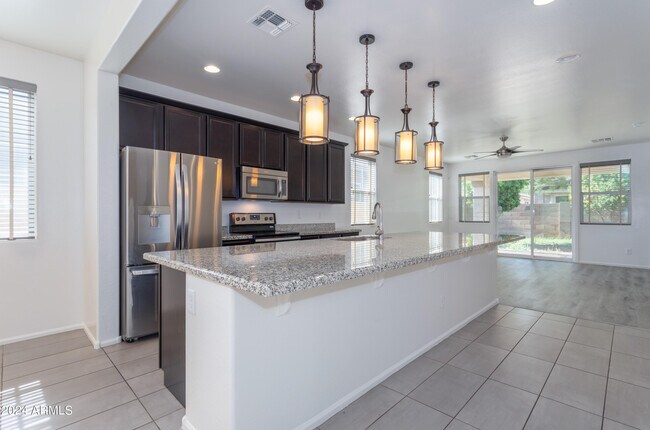 Building Photo - 10432 W Papago St