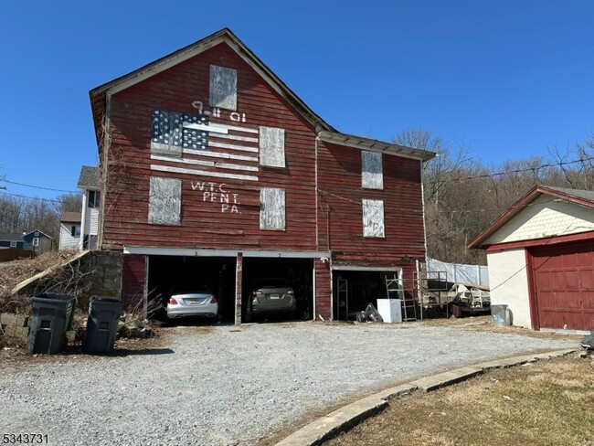 Building Photo - 209 Main St