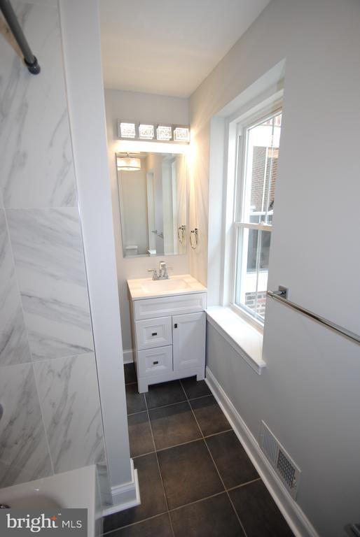 Building Photo - 23 E Union St