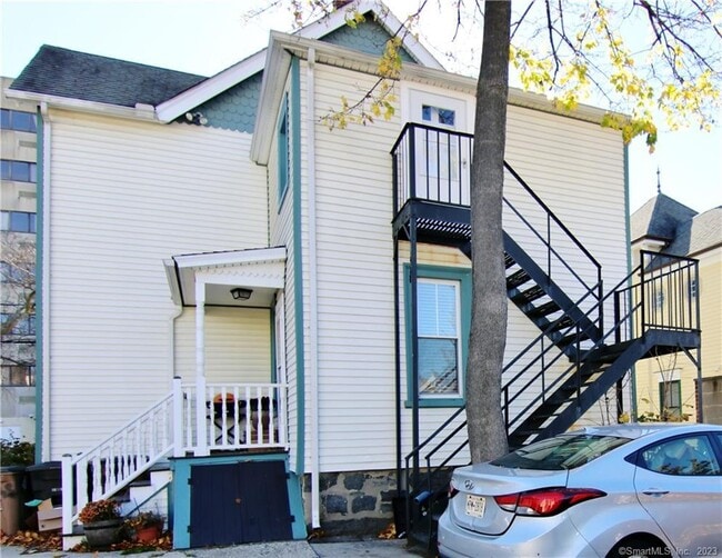 Building Photo - 11 Dolsen Pl