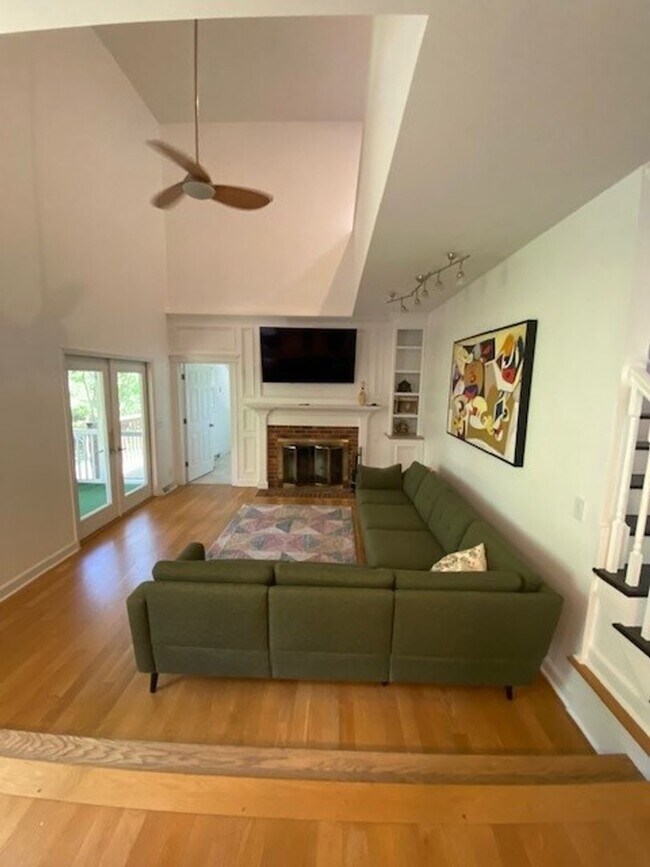 Building Photo - 917 Rolling Hills Cove