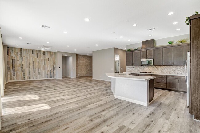 Building Photo - Bermuda & Pyle