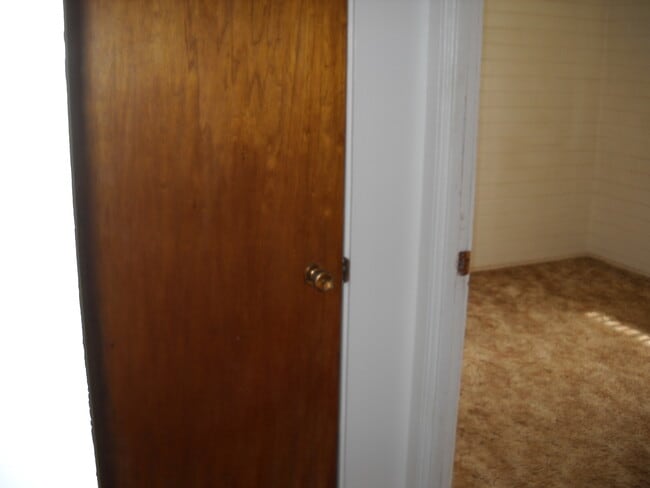 Building Photo - Cute House in Town