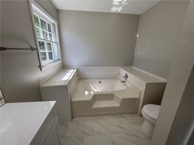 Building Photo - 979 Sugar Crossing Ln