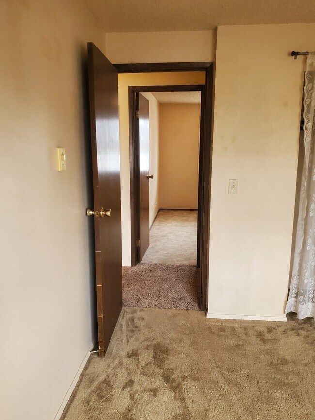 Building Photo - 206 E H St