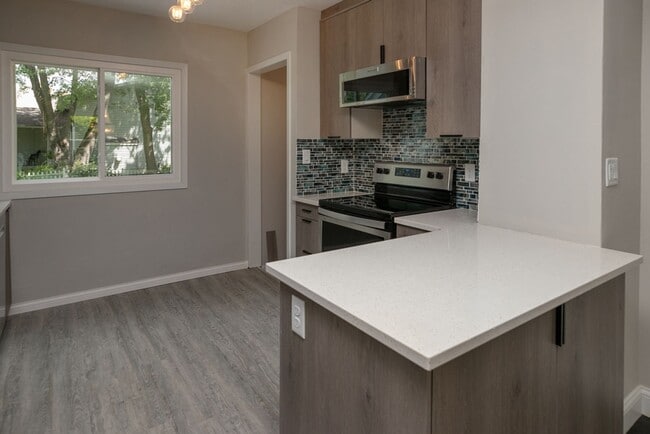 Building Photo - Renovated Beautiful Single Family House