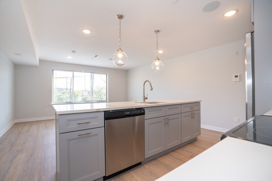 Building Photo - 644 32nd N St