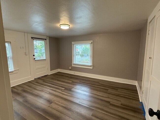 Building Photo - 100 Olive St