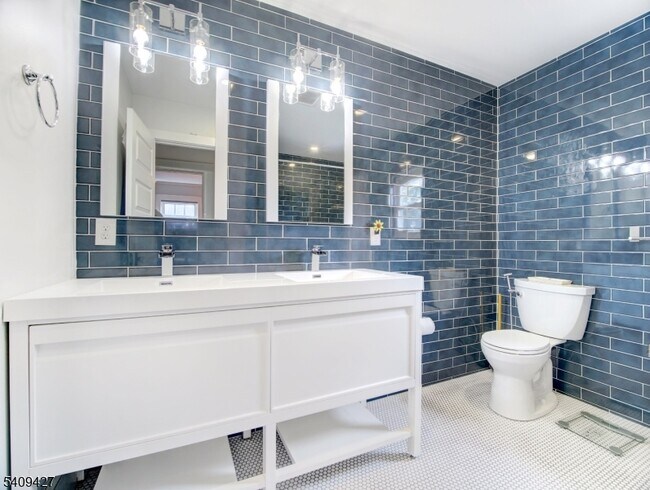 Building Photo - 415 Orange Rd