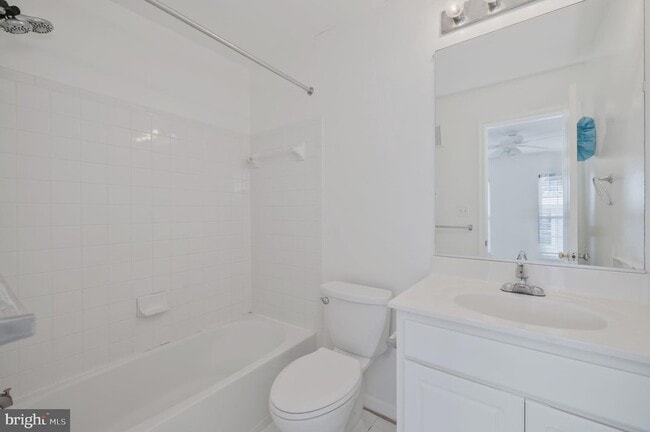 Building Photo - 5108 English Terrace