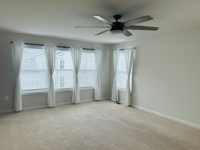 Building Photo - 454 Coastal Ave