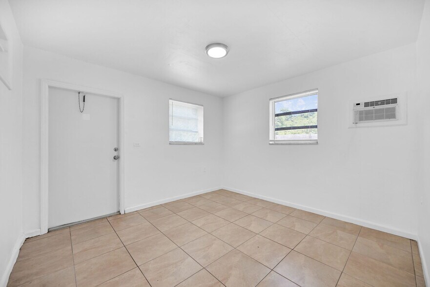 Building Photo - 567 NW 90th St