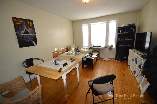 Apt 2 - 90 Cypress St