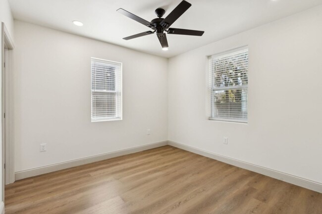 Building Photo - Practically Brand New on Amelia Island!