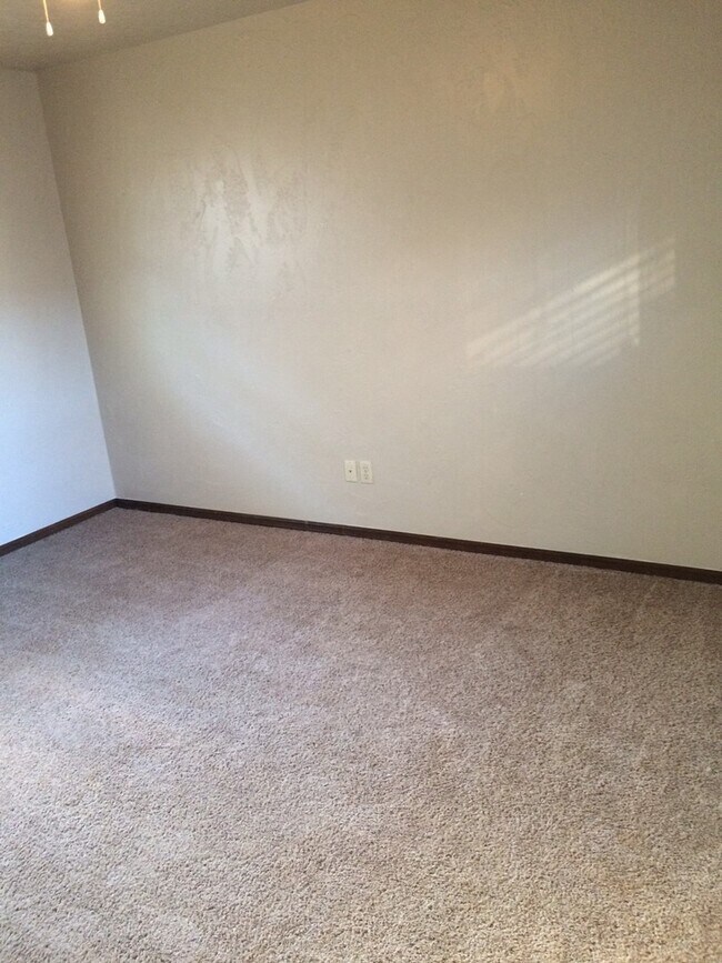 Building Photo - Beautiful Remodeled Home.  Available now.