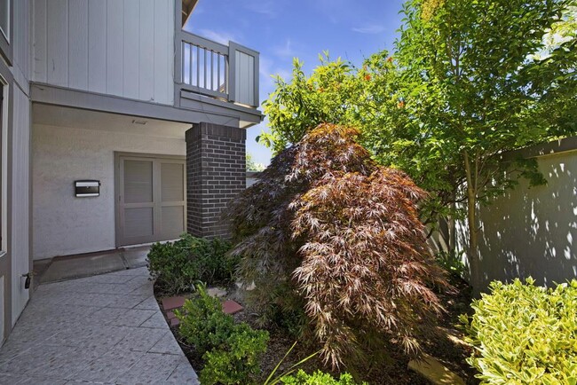 Building Photo - 976 Pizarro Ln
