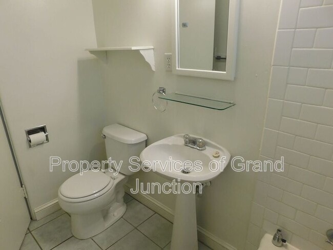 Building Photo - 742 Bunting Ave