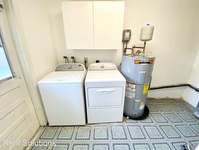 Building Photo - 2 br, 1 bath House - 2419 Harn Blvd