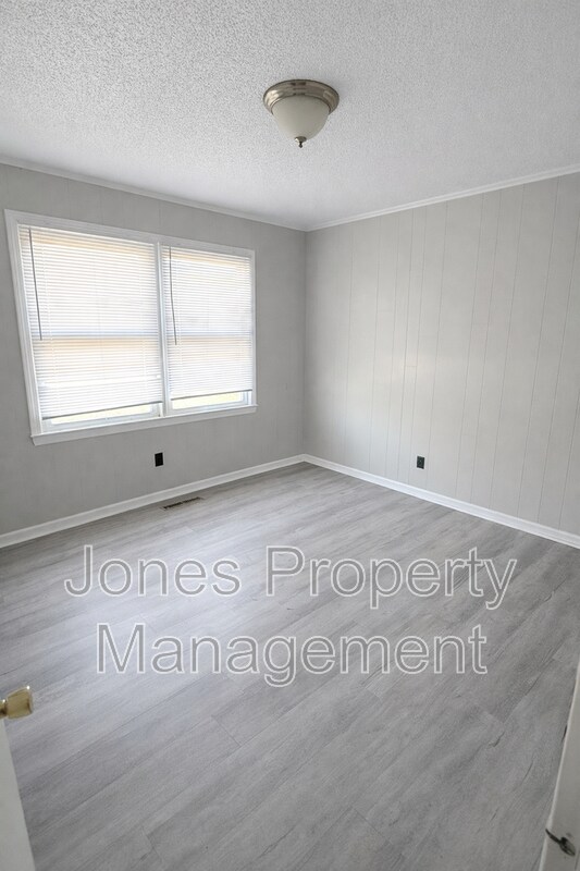 Building Photo - 152 Leonard Dr