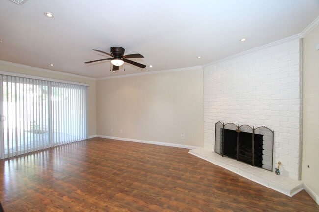 Building Photo - Two-Story 3-Bedroom Condo in Redlands!