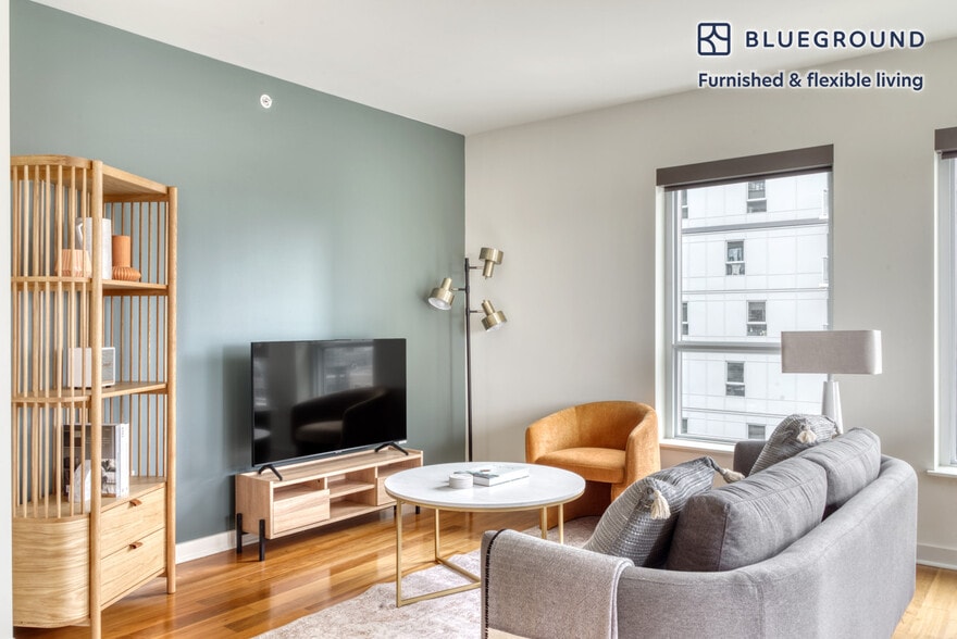 Building Photo - 10301 NE 10th St