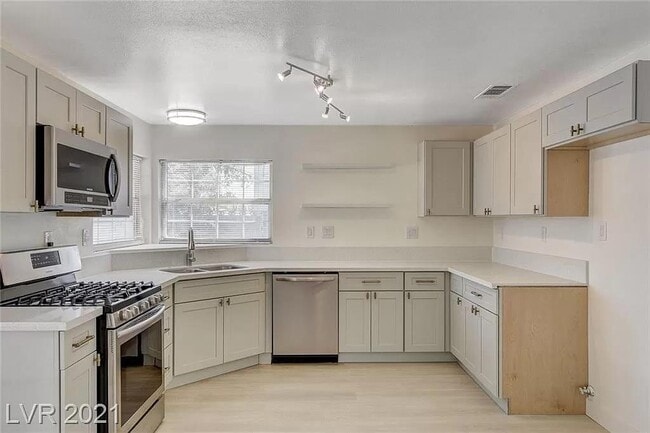 Building Photo - 3554 El Camino Rd