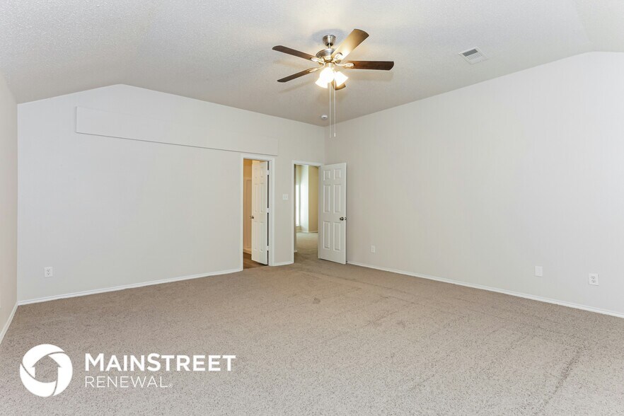 Building Photo - 1954 Pin Oak Ln